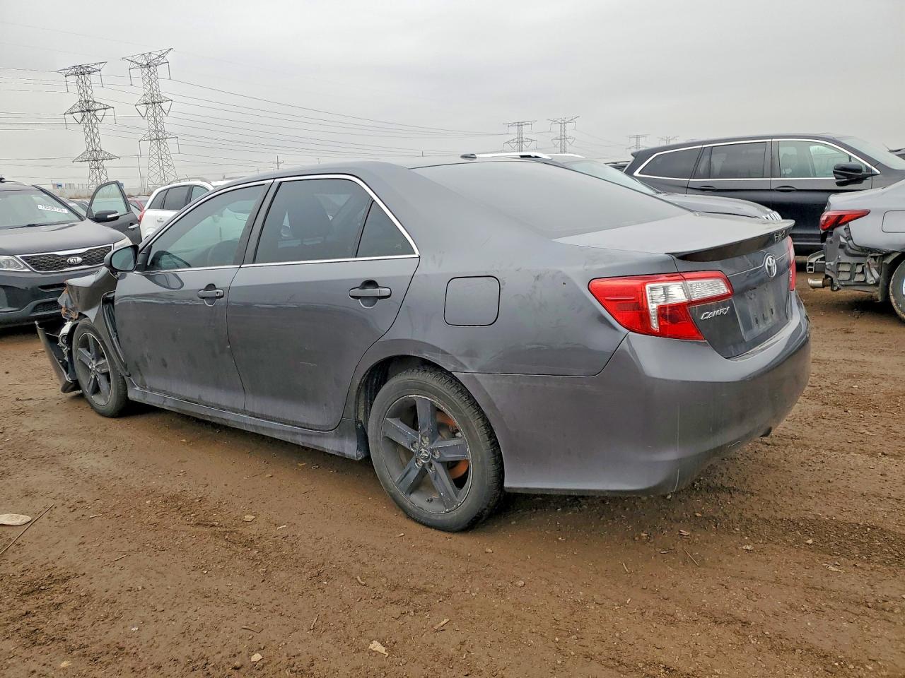 2012 TOYOTA CAMRY SE photo 3