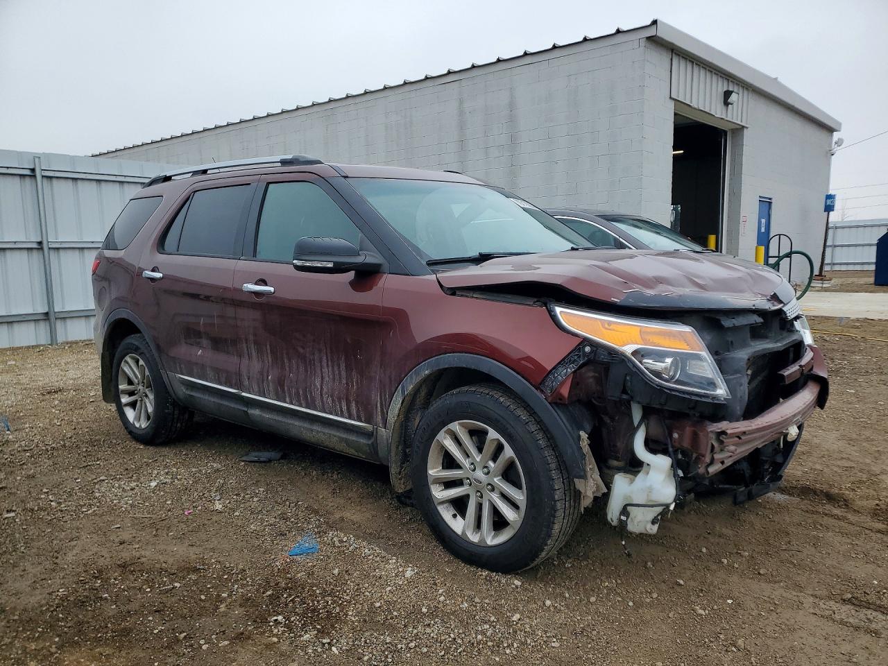 2015 FORD EXPLORER XLT photo 4