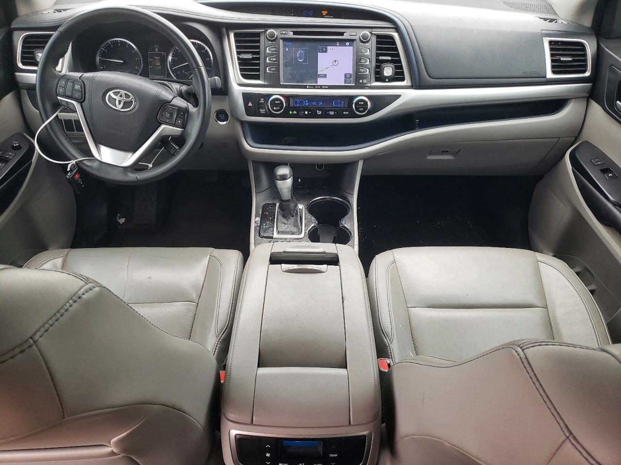 2016 TOYOTA HIGHLANDER XLE photo 8