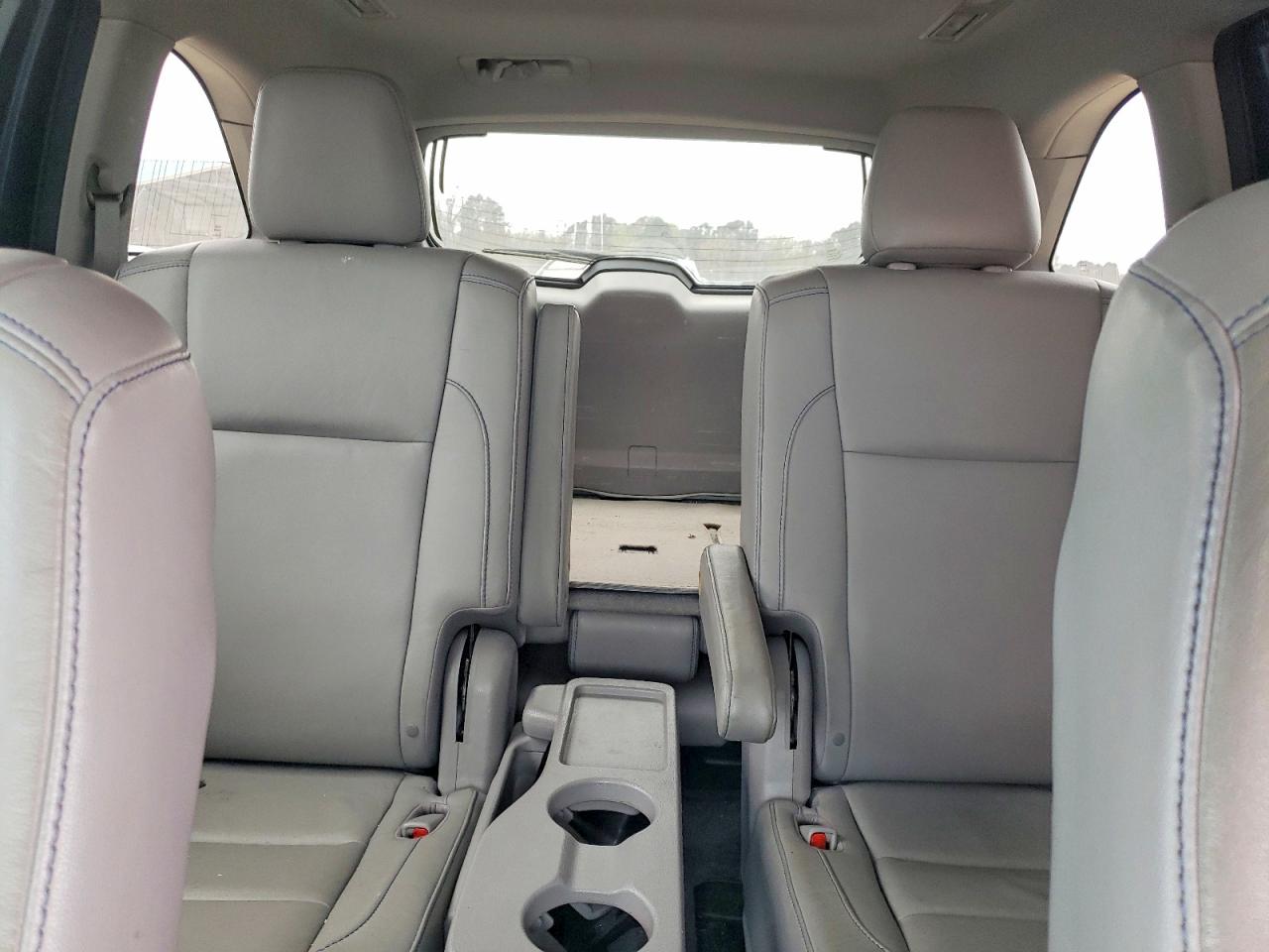 2016 TOYOTA HIGHLANDER XLE photo 10
