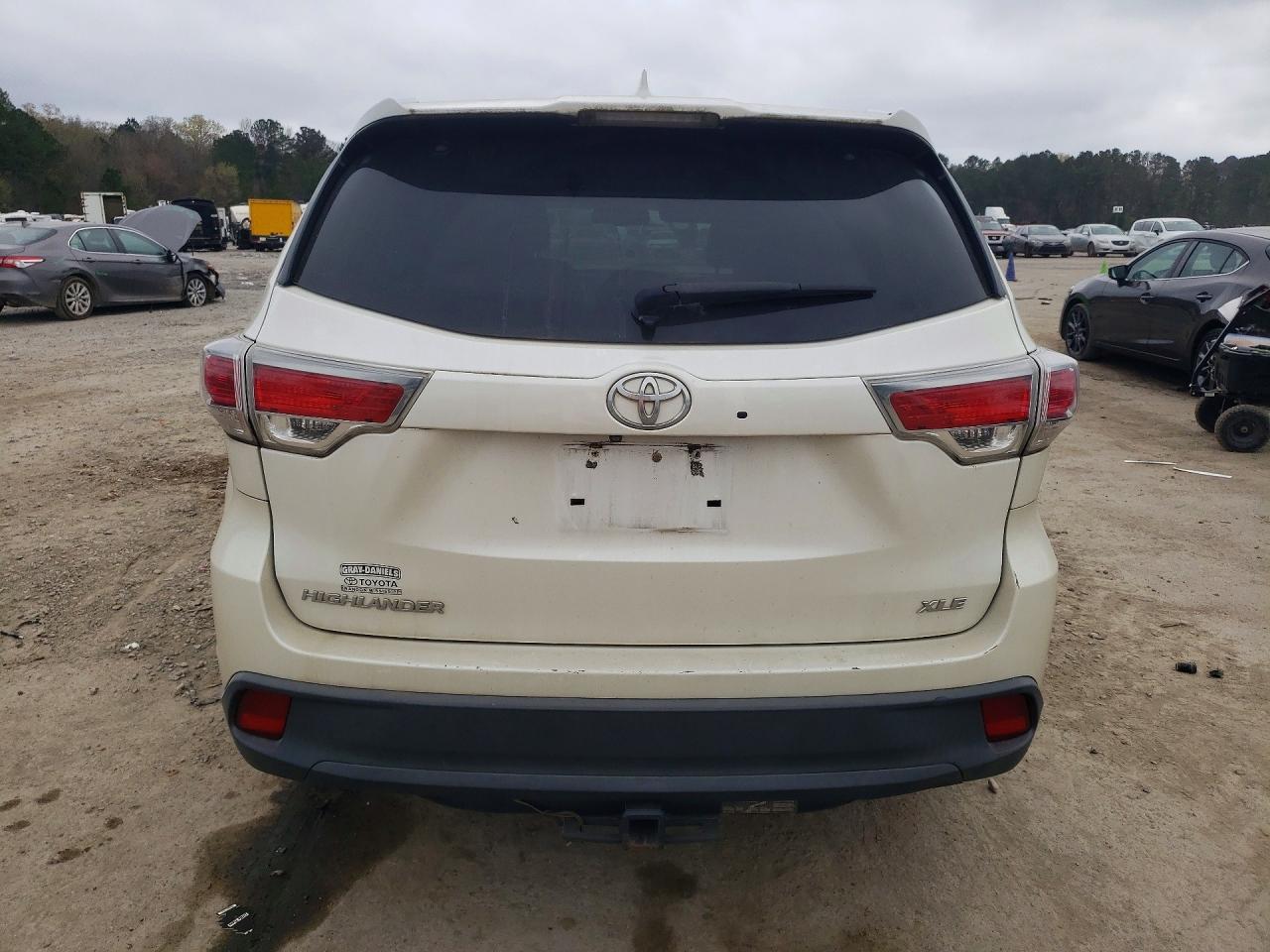 2016 TOYOTA HIGHLANDER XLE photo 6