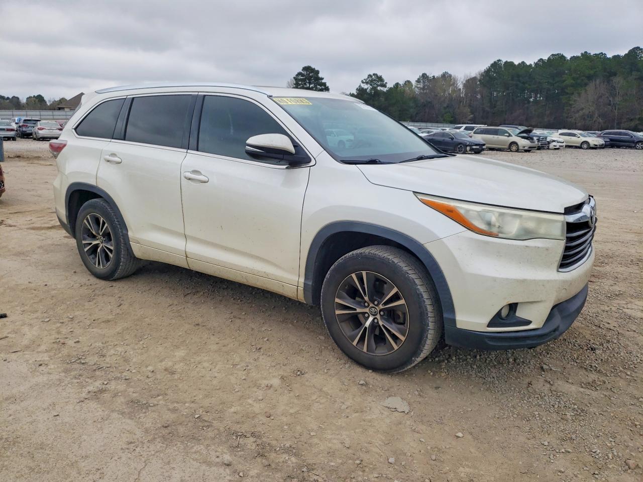 2016 TOYOTA HIGHLANDER XLE photo 4