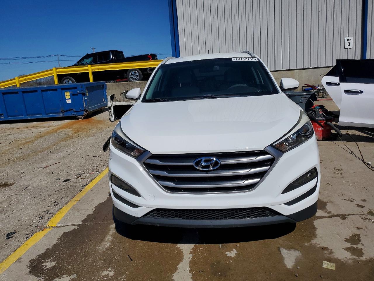 2017 HYUNDAI TUCSON SE photo 5