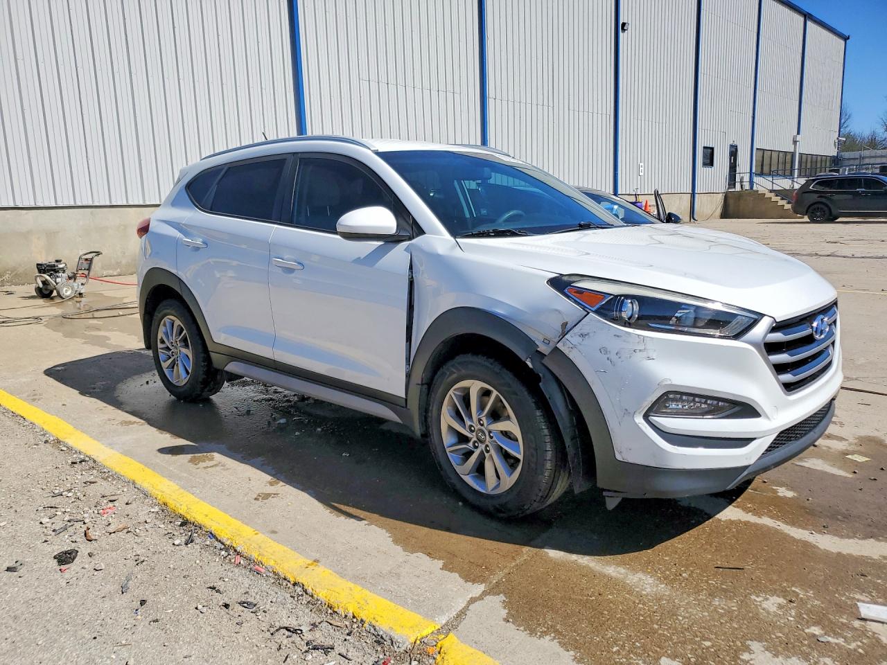 2017 HYUNDAI TUCSON SE photo 4