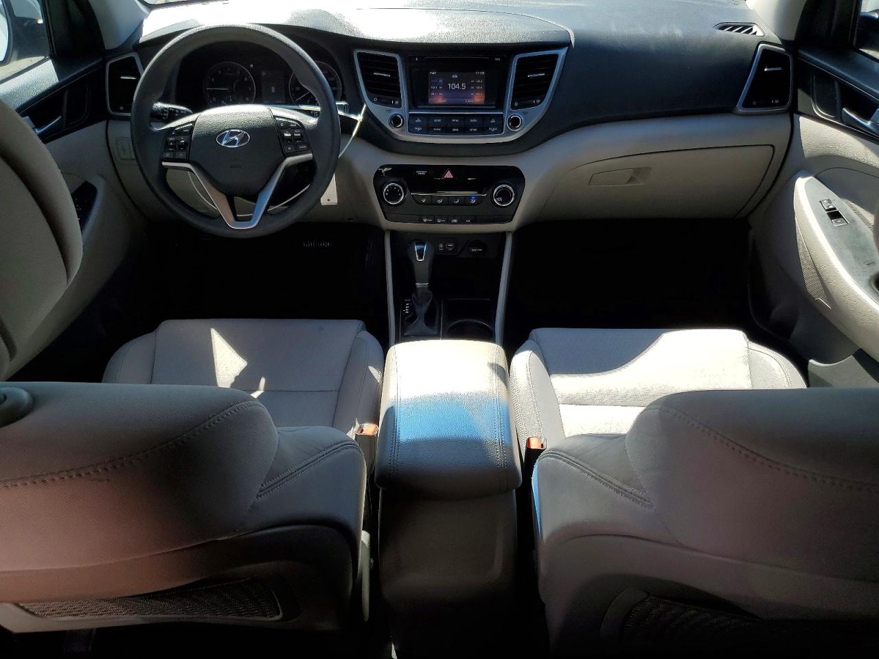 2017 HYUNDAI TUCSON SE photo 8