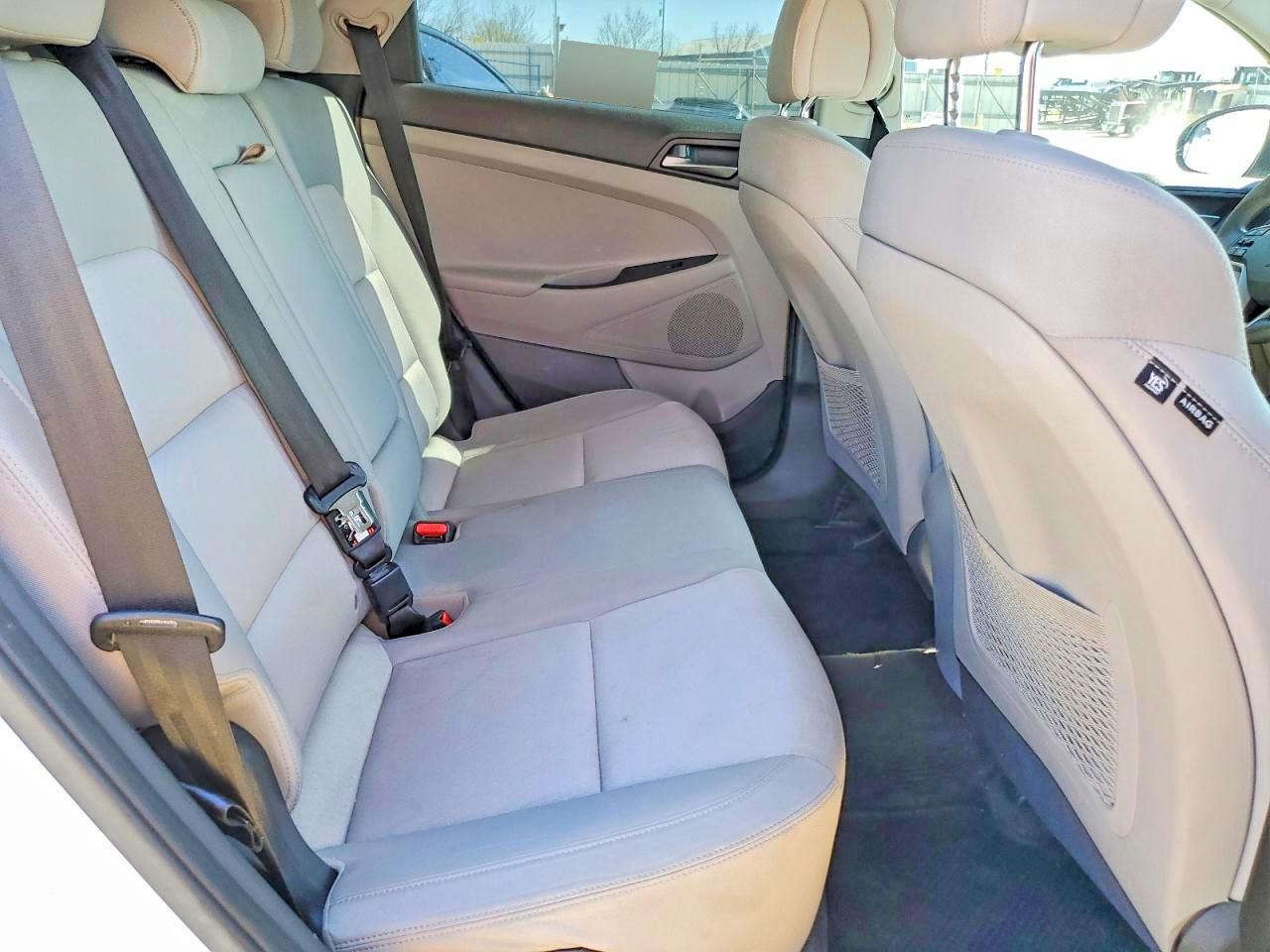 2017 HYUNDAI TUCSON SE photo 11
