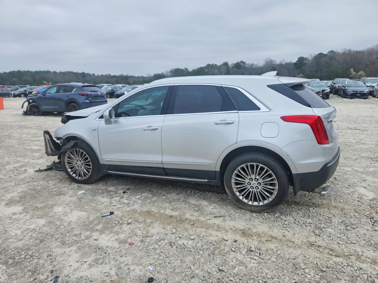 2018 CADILLAC XT5 LUXURY photo 2