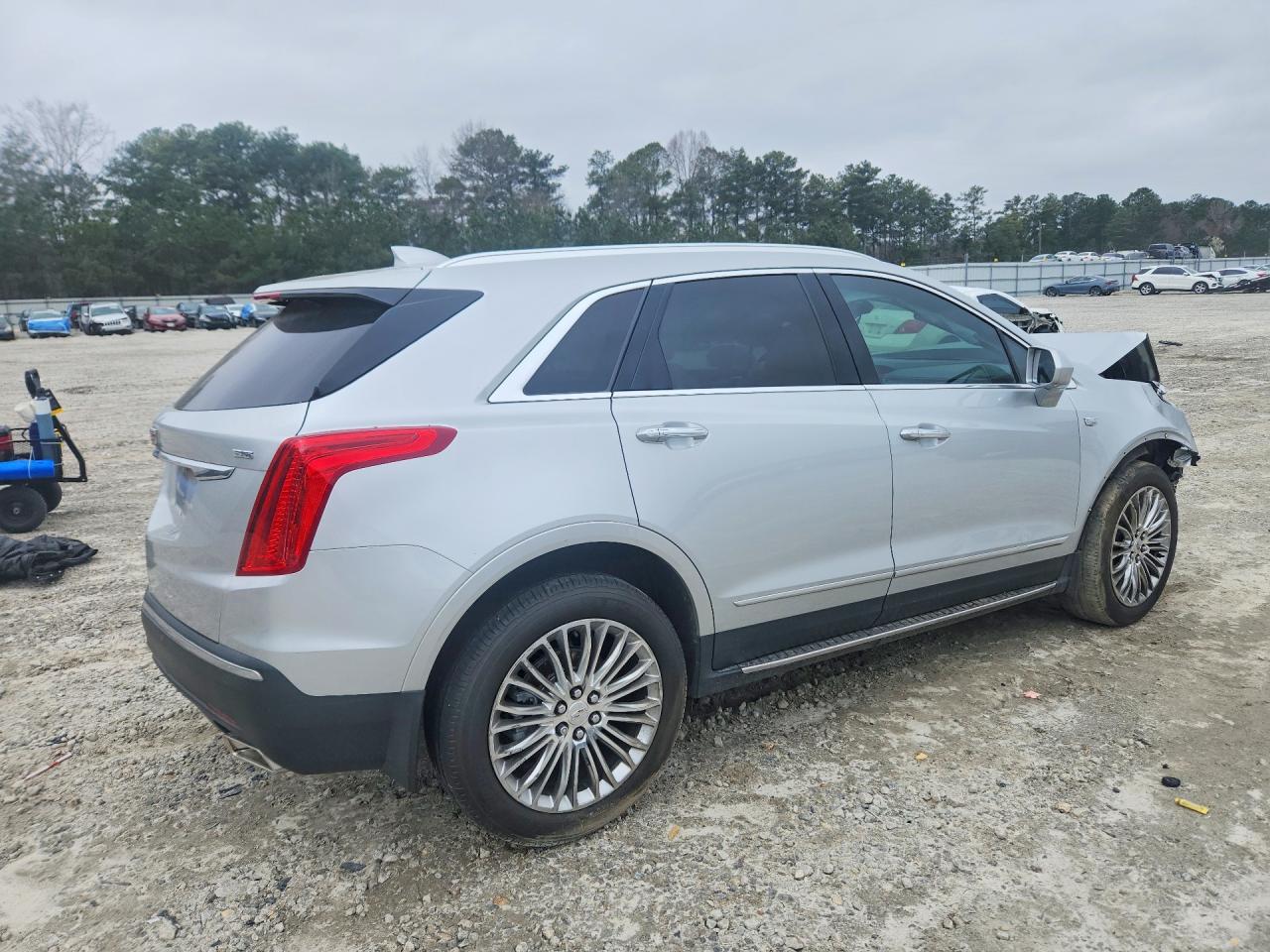 2018 CADILLAC XT5 LUXURY photo 3