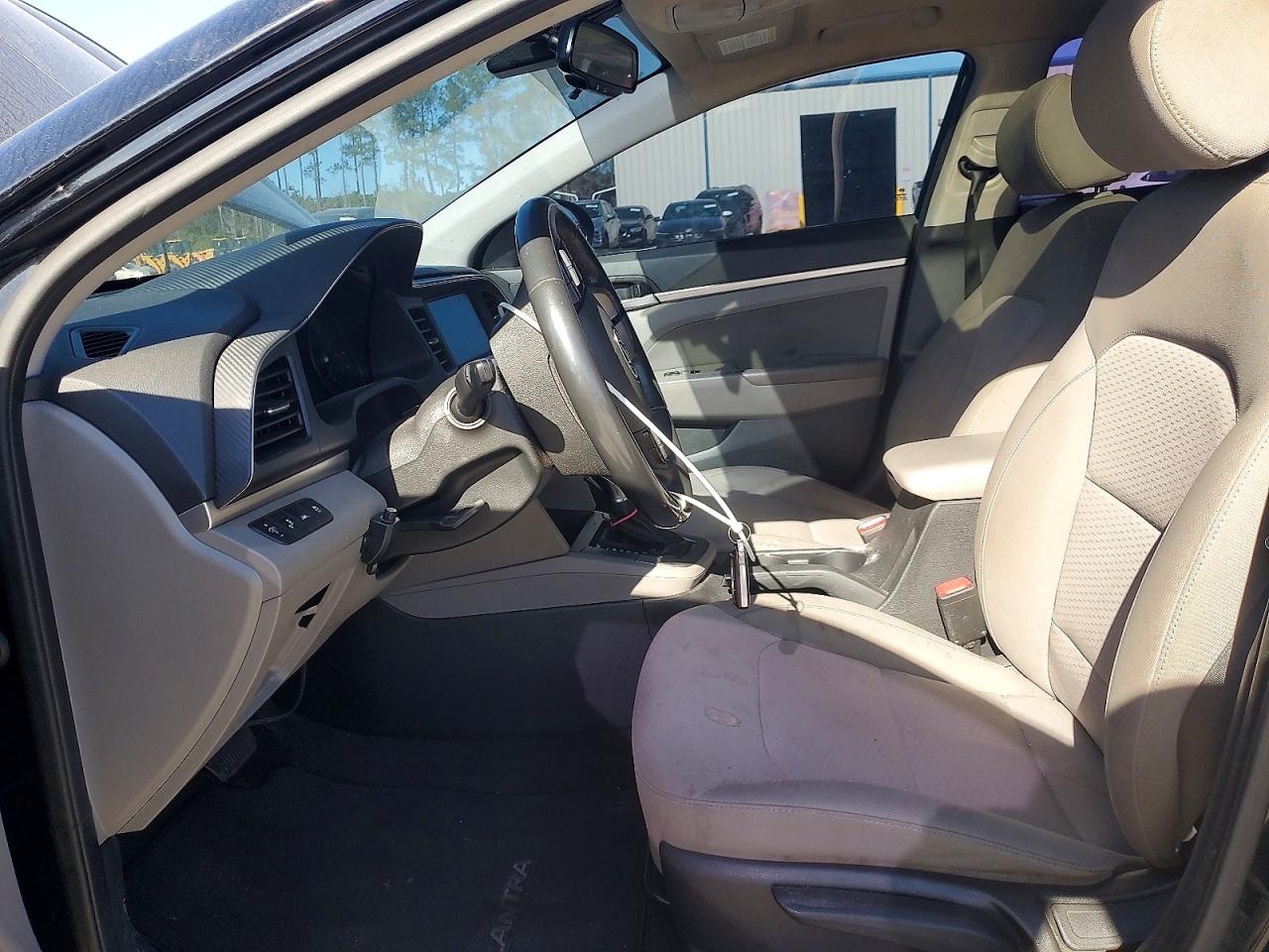 2019 HYUNDAI ELANTRA VALUE EDITION photo 13