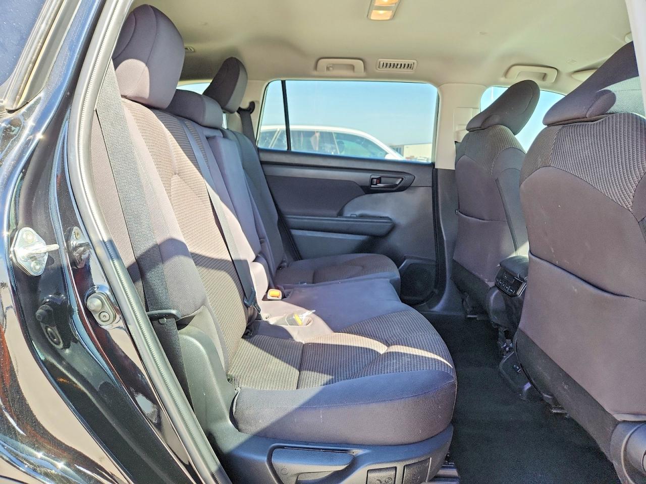 2022 TOYOTA HIGHLANDER LE photo 21