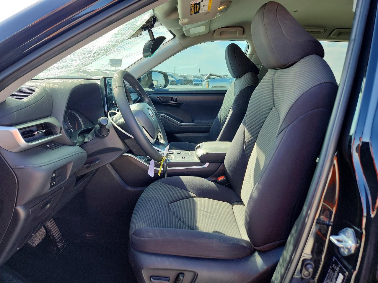 2022 TOYOTA HIGHLANDER LE photo 13