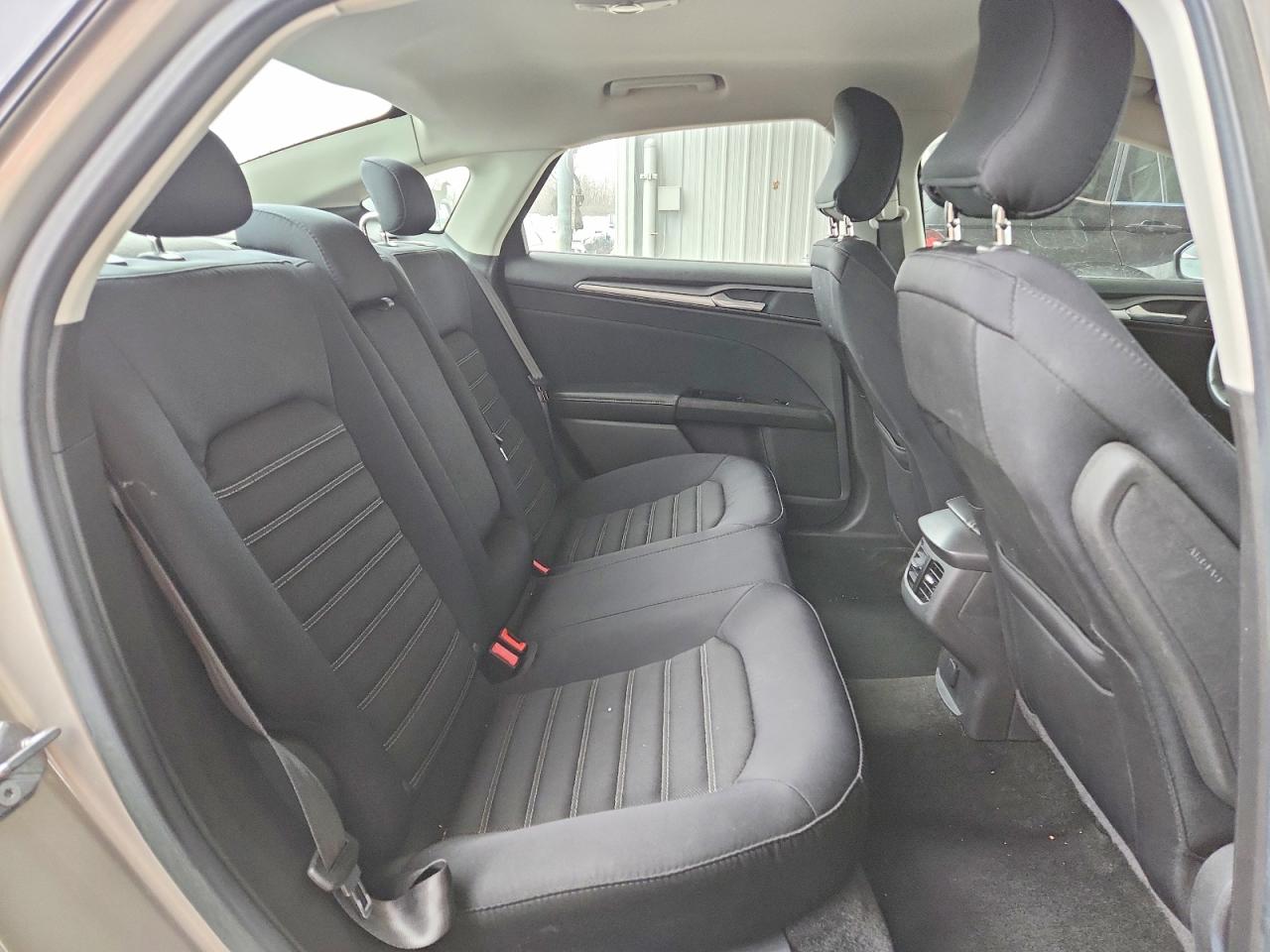 2015 FORD FUSION SE photo 19