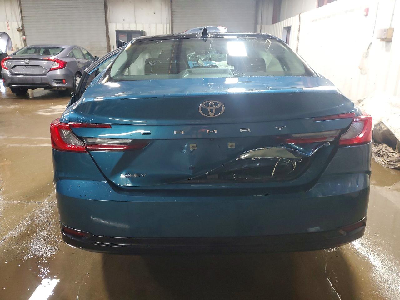 2025 TOYOTA CAMRY XLE photo 11