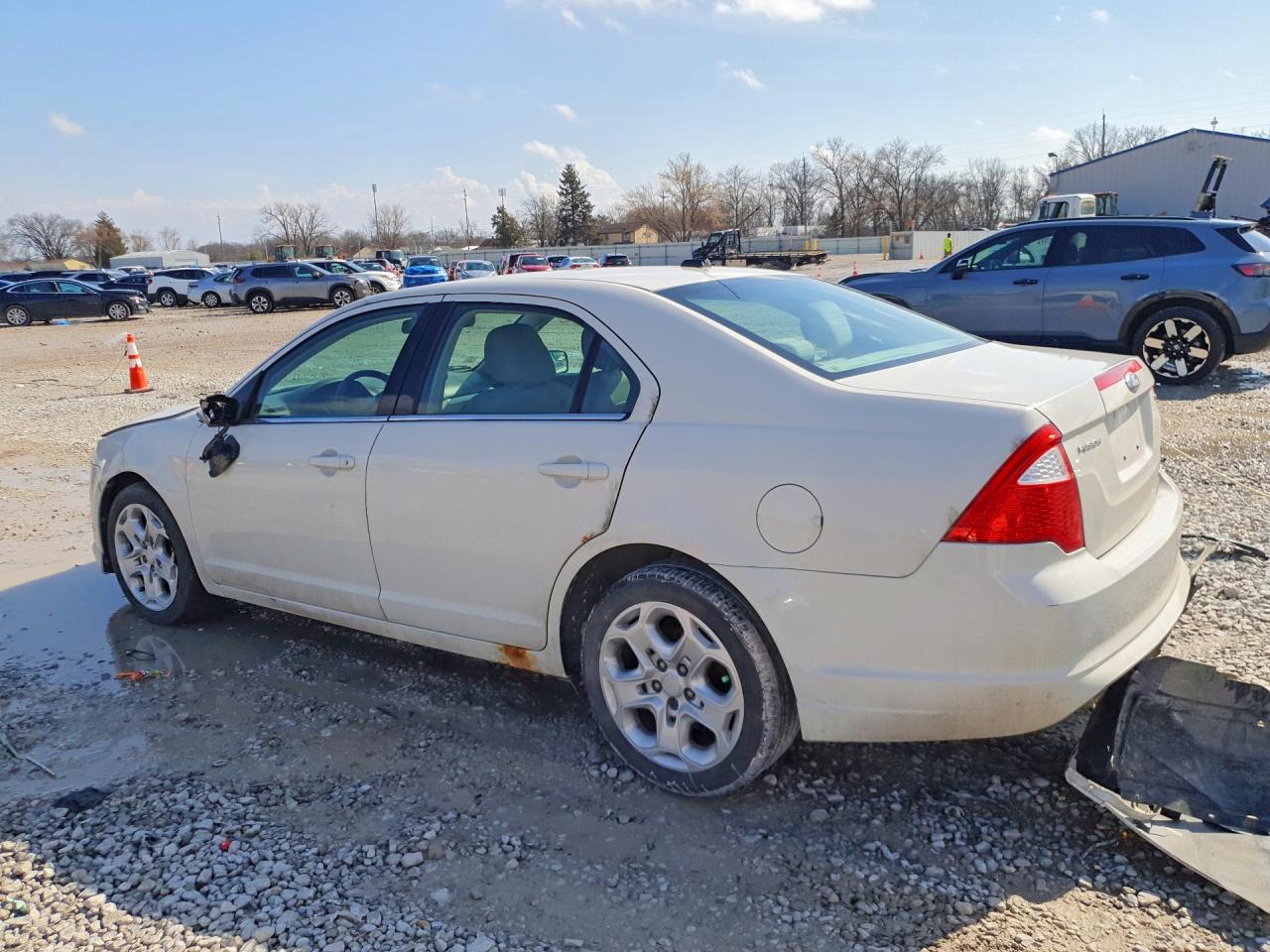 2011 FORD FUSION photo 2