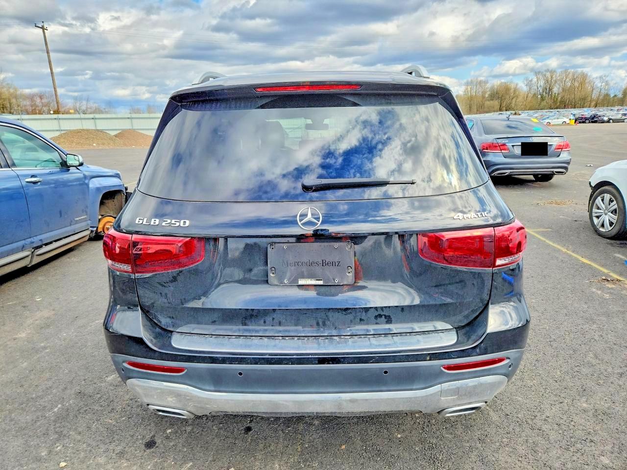 2021 MERCEDES-BENZ GLB 250 4MATIC photo 6