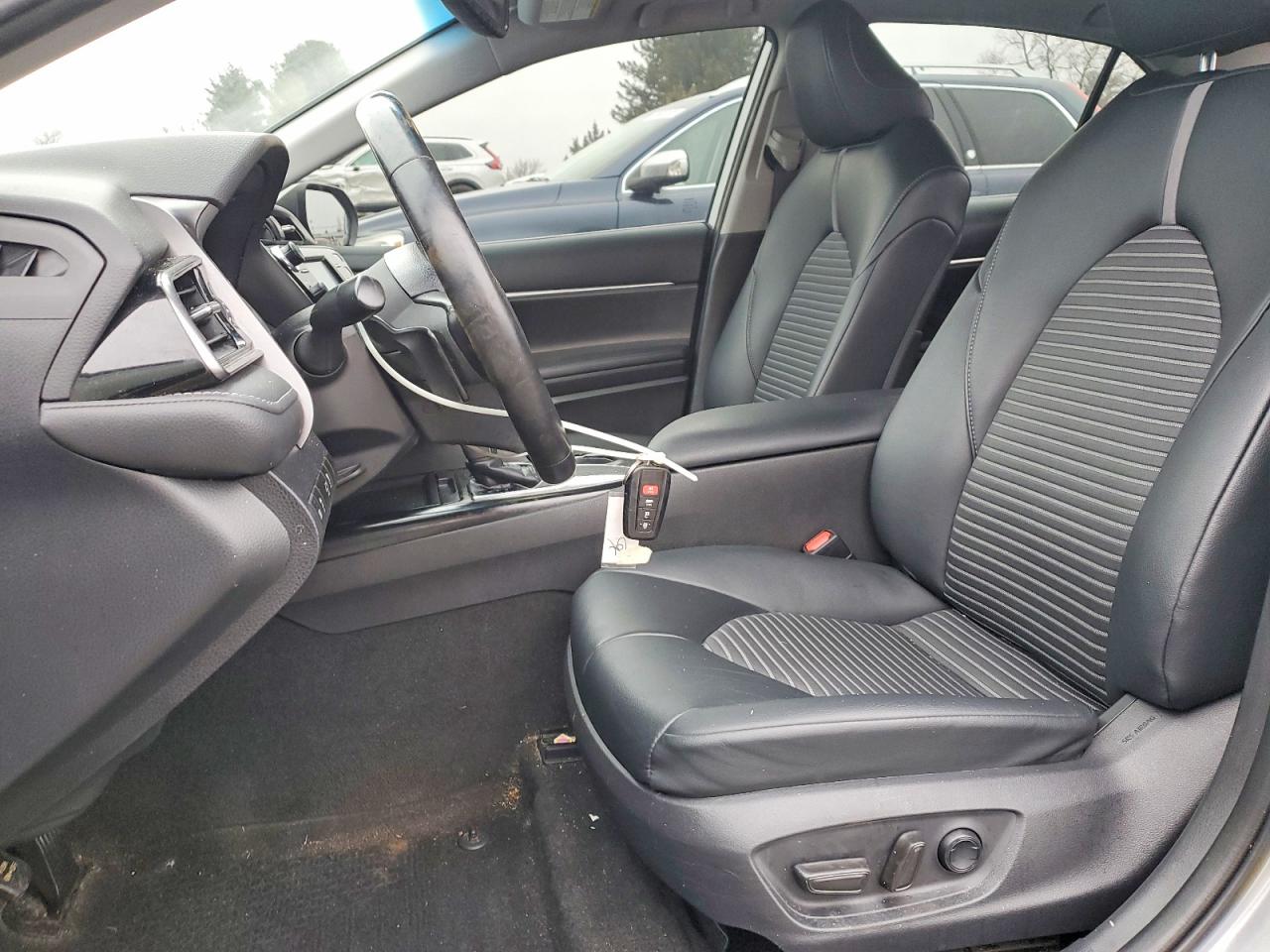2019 TOYOTA CAMRY SE photo 13