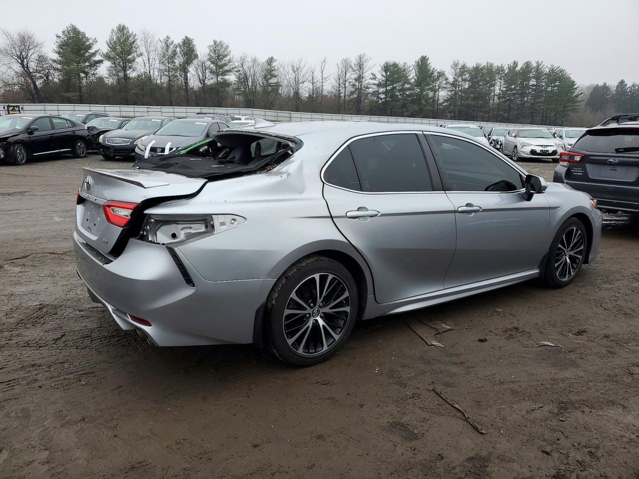 2019 TOYOTA CAMRY SE photo 5