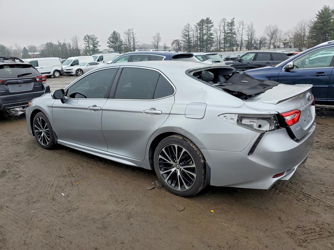 2019 TOYOTA CAMRY SE photo 3