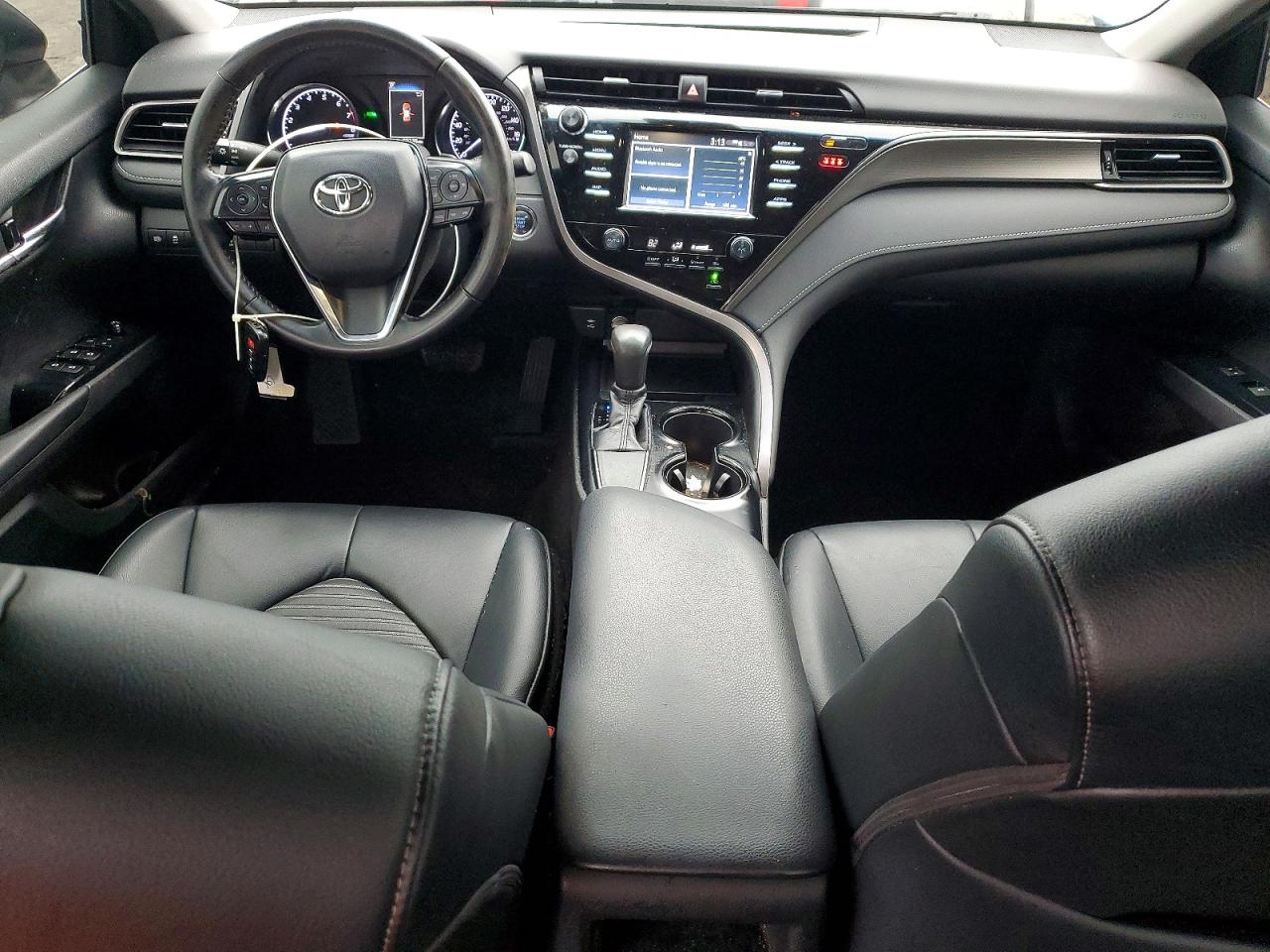 2019 TOYOTA CAMRY SE photo 15