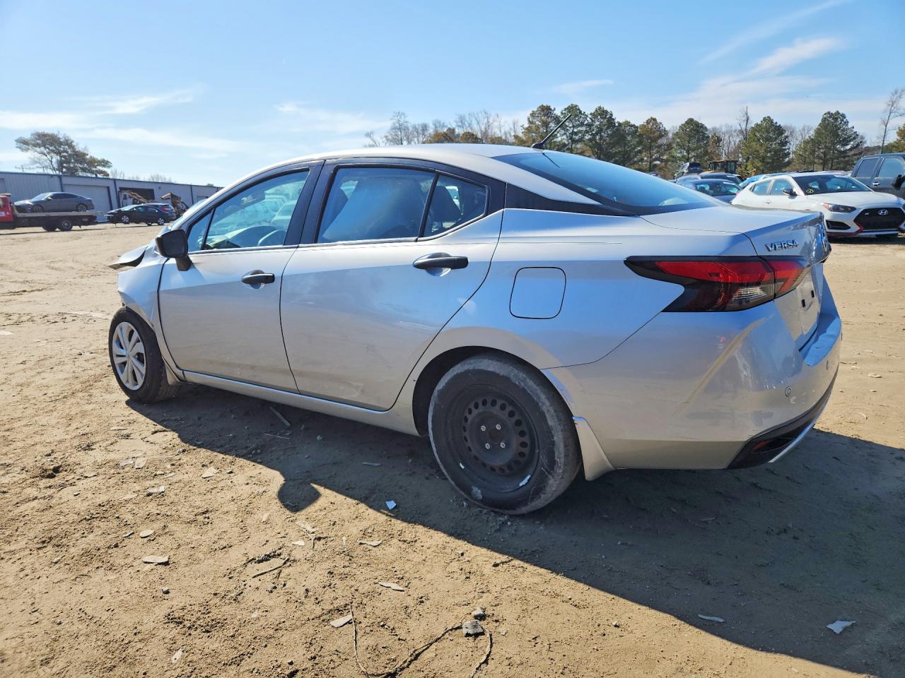 2020 NISSAN VERSA S photo 4