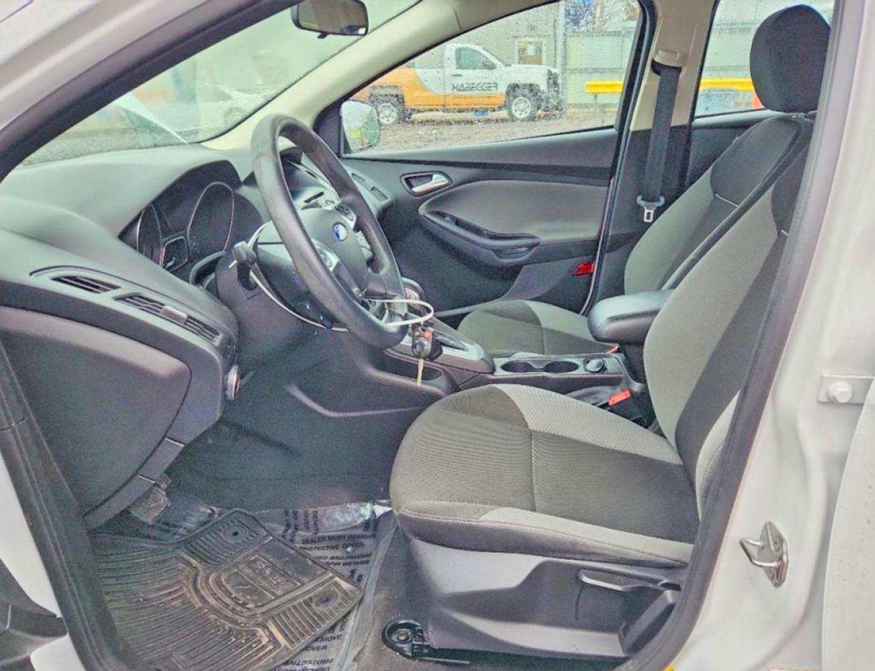 2014 FORD FOCUS SE photo 13