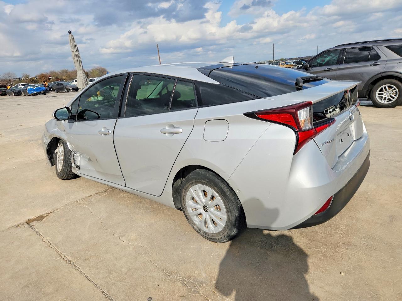 2019 TOYOTA PRIUS LE photo 2