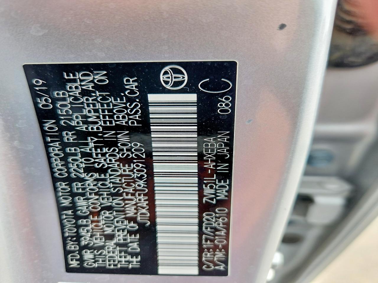 2019 TOYOTA PRIUS LE photo 13