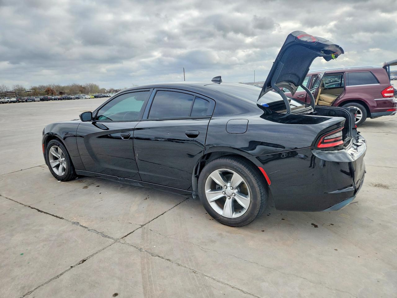 2016 DODGE CHARGER SXT photo 2