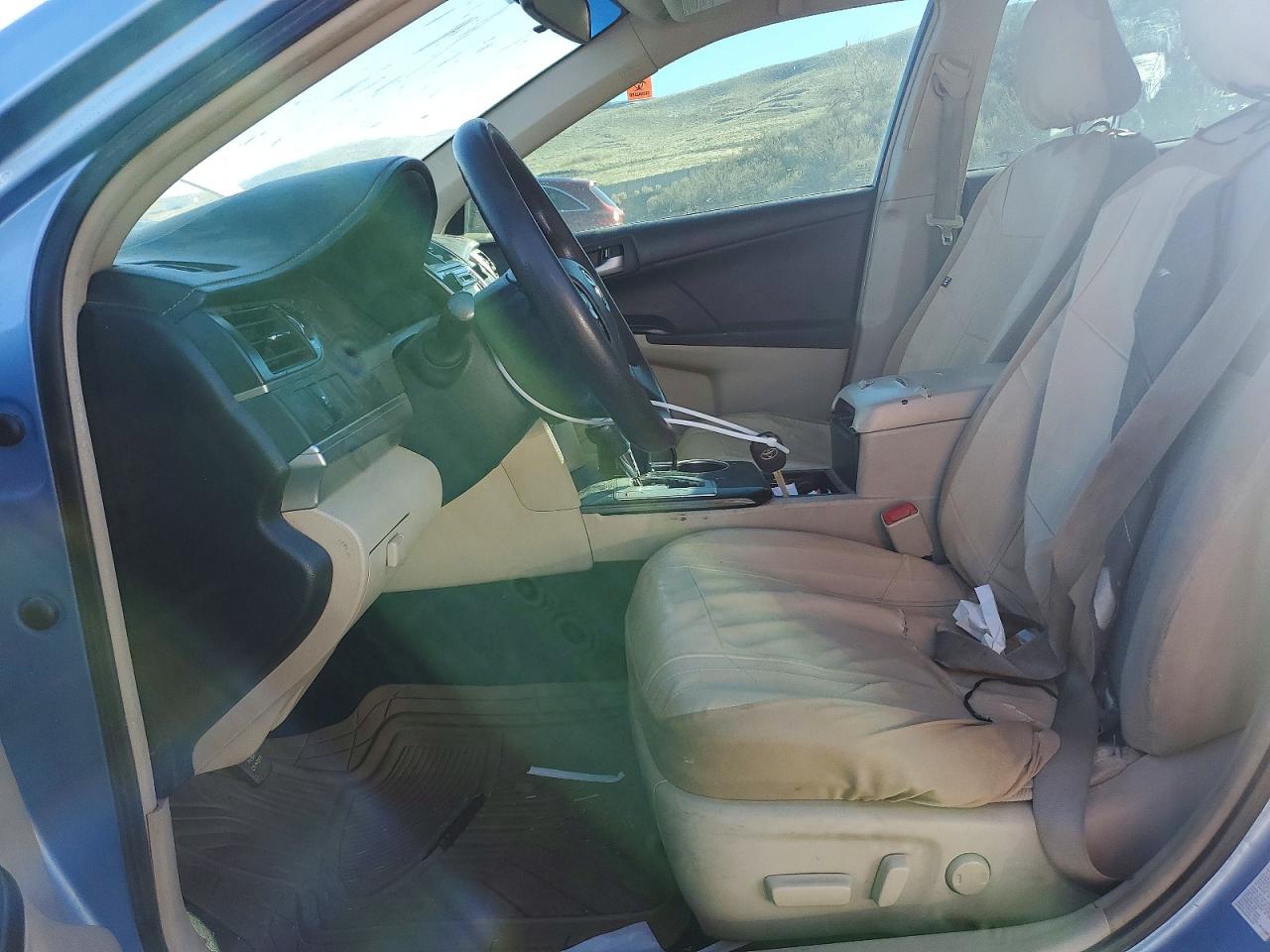 2012 TOYOTA CAMRY LE photo 13
