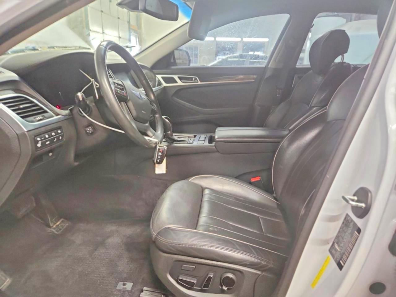 2015 HYUNDAI GENESIS 3.8L photo 19