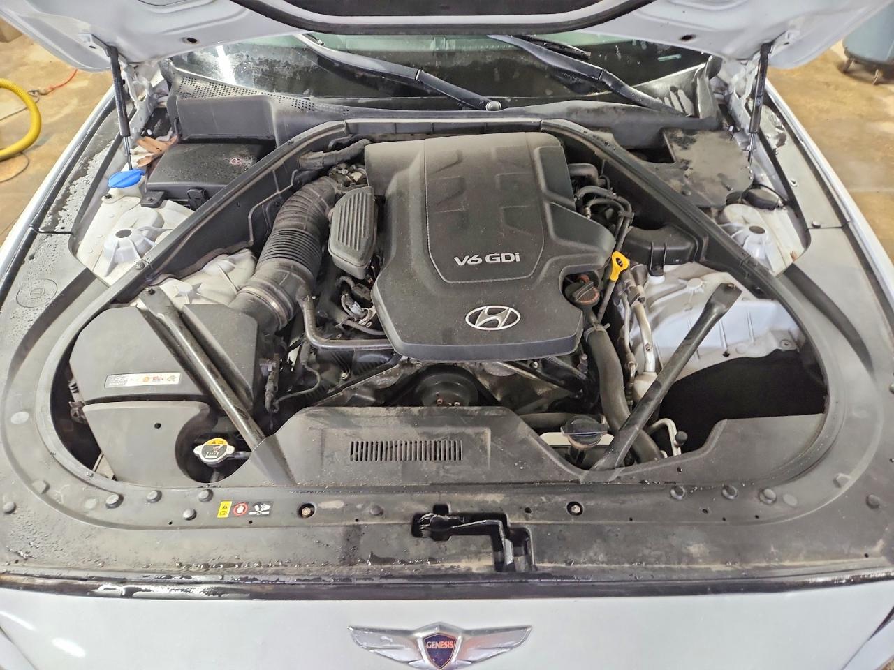 2015 HYUNDAI GENESIS 3.8L photo 31