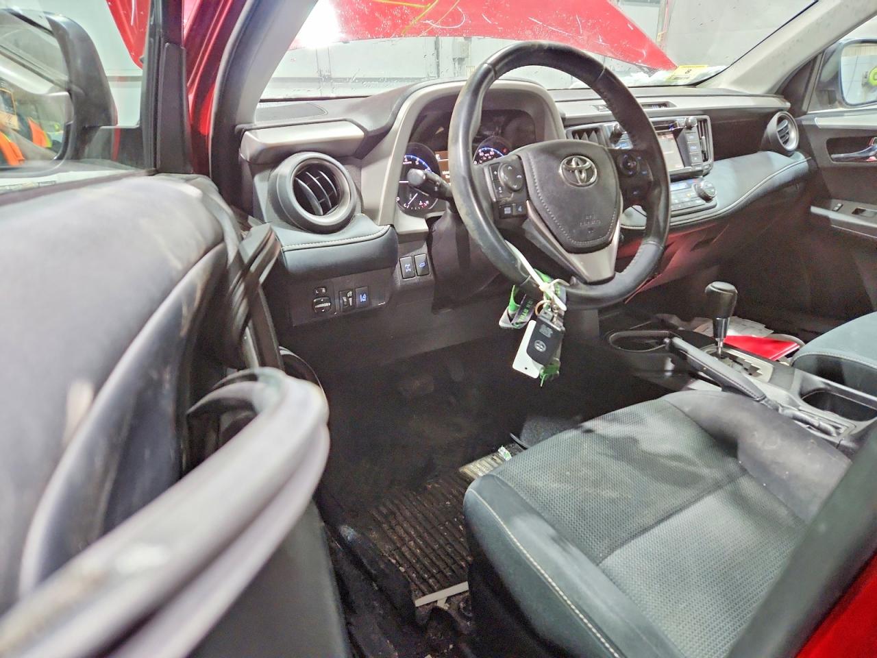 2018 TOYOTA RAV4 XLE photo 15