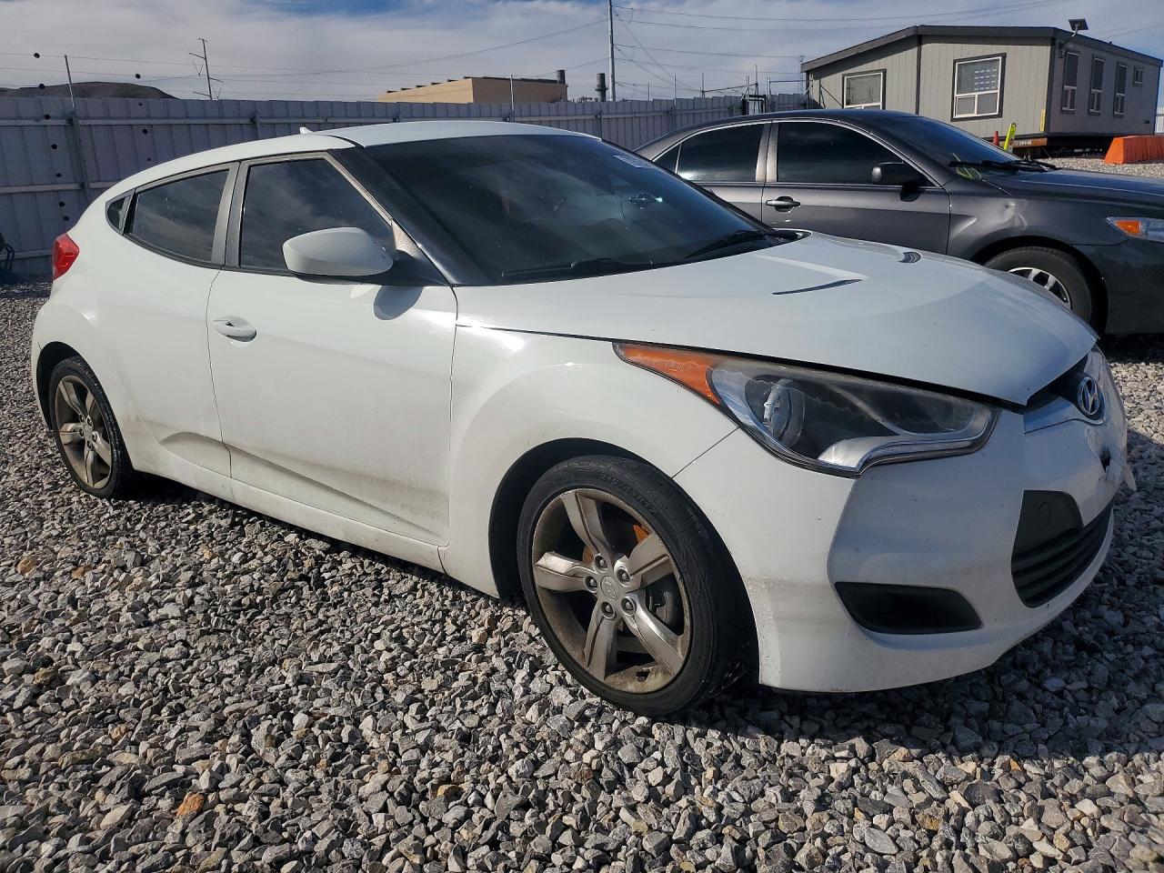 2014 HYUNDAI VELOSTER BASE photo 4