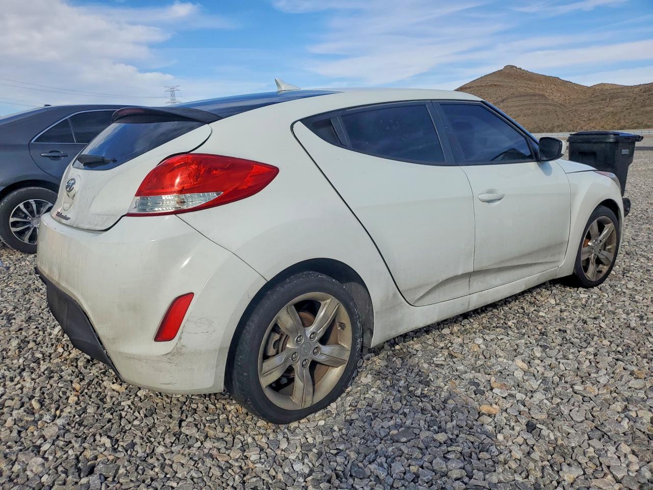 2014 HYUNDAI VELOSTER BASE photo 3
