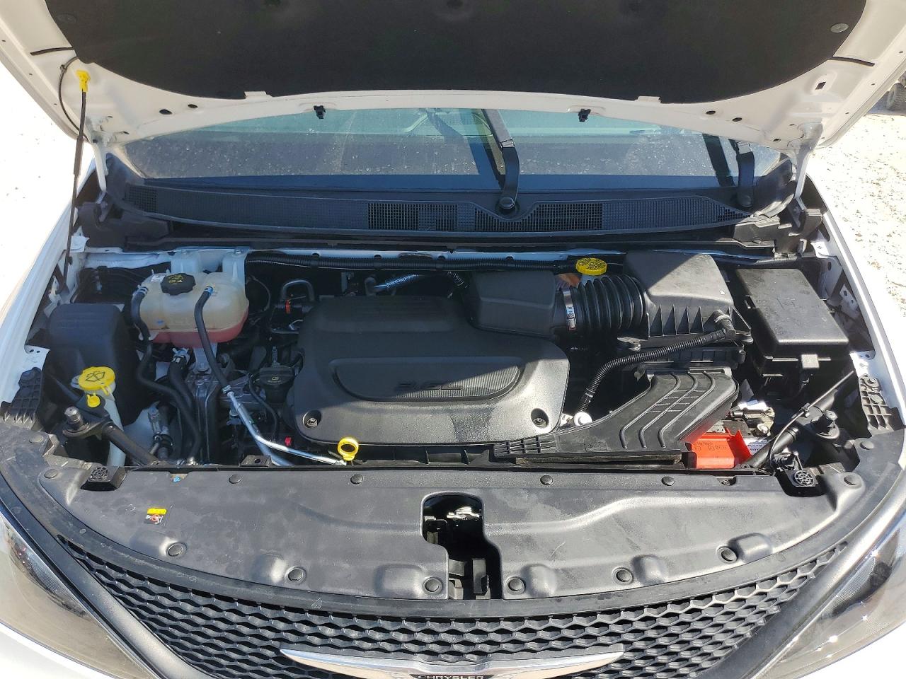 2024 CHRYSLER VOYAGER LX photo 23