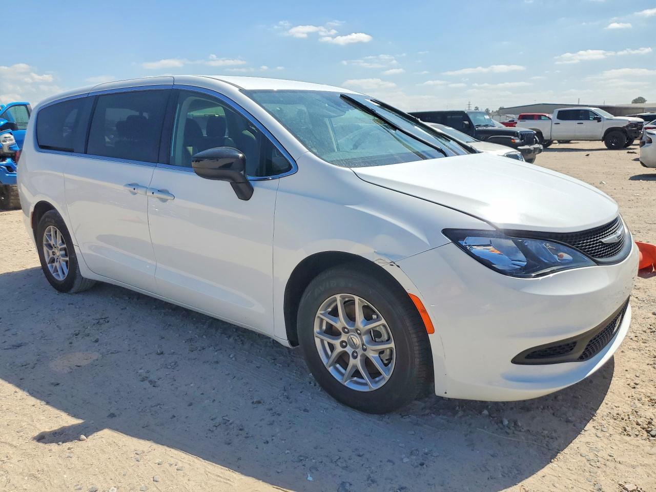 2024 CHRYSLER VOYAGER LX photo 7
