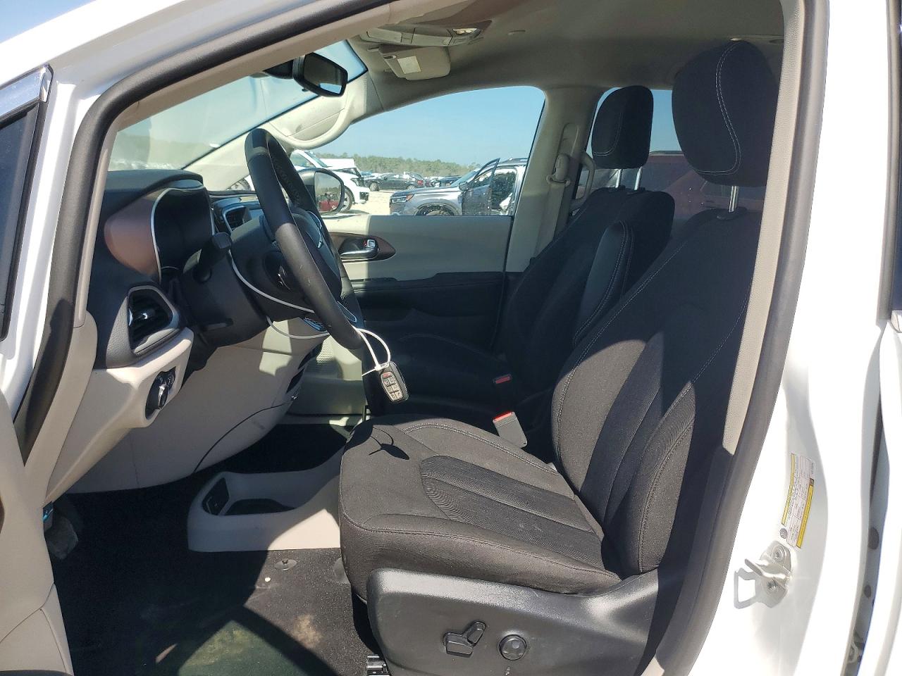 2024 CHRYSLER VOYAGER LX photo 13