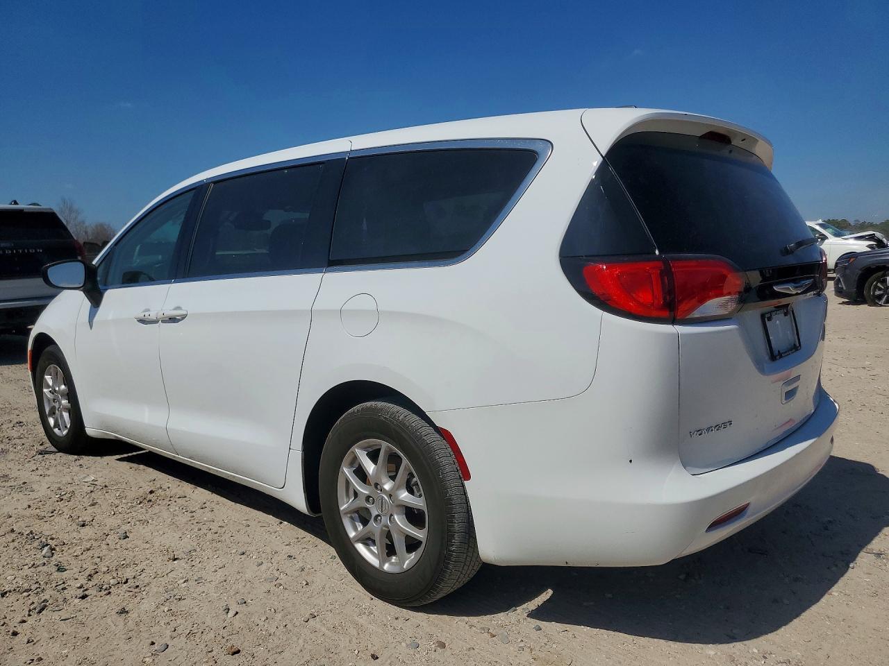 2024 CHRYSLER VOYAGER LX photo 3