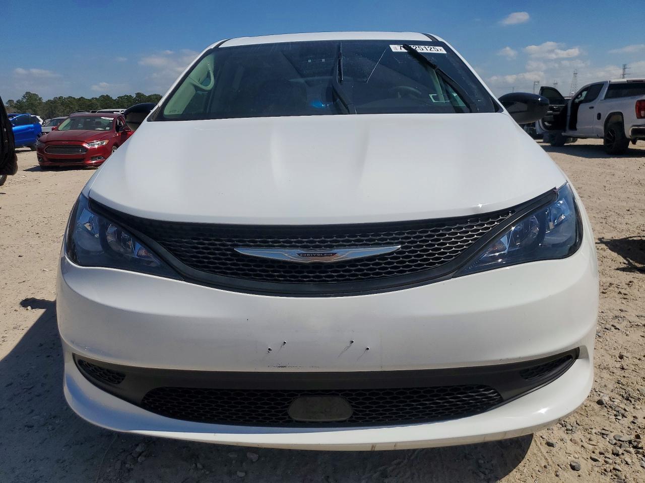 2024 CHRYSLER VOYAGER LX photo 9