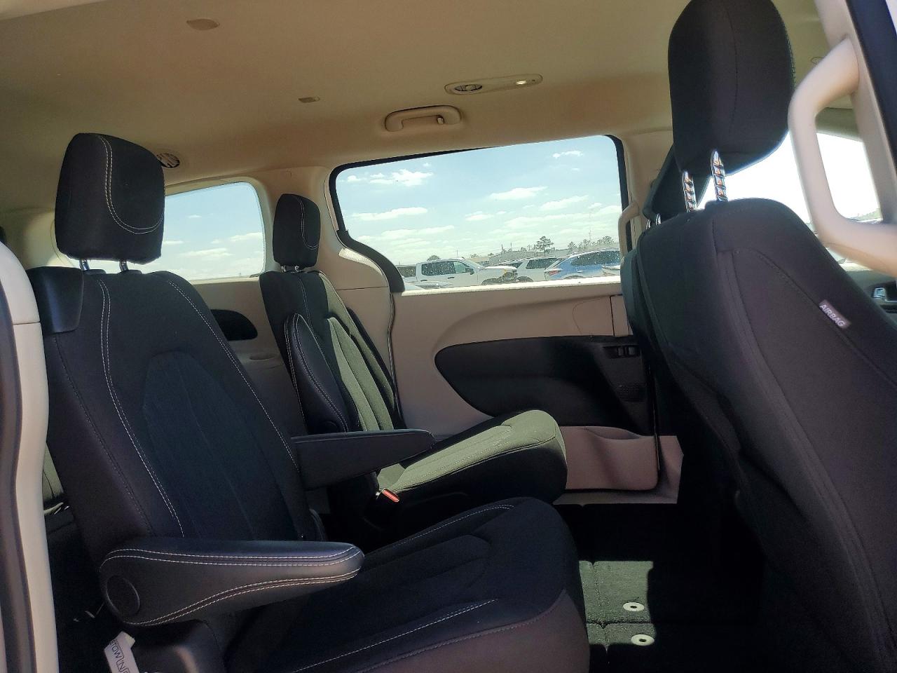 2024 CHRYSLER VOYAGER LX photo 21