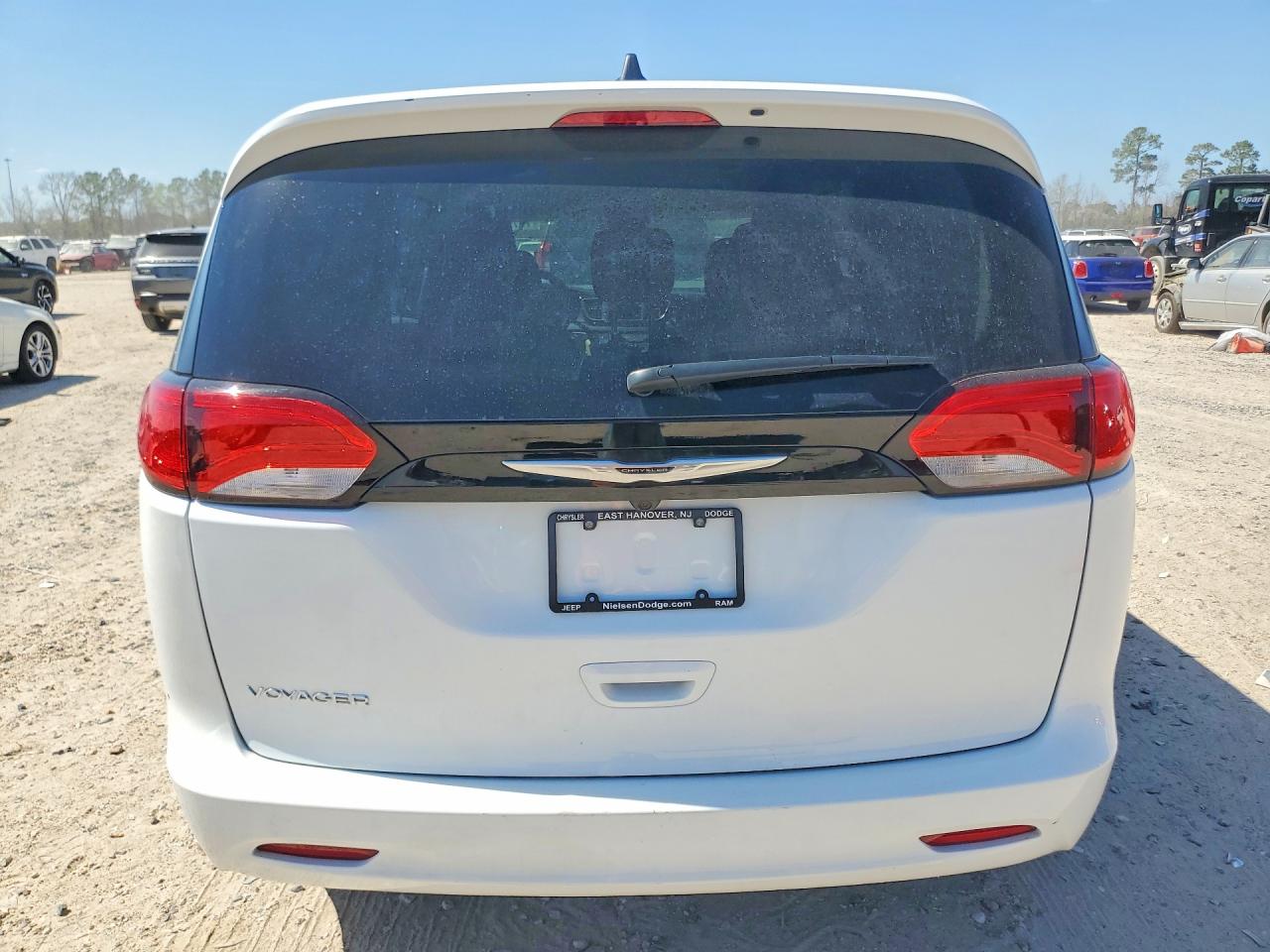 2024 CHRYSLER VOYAGER LX photo 11