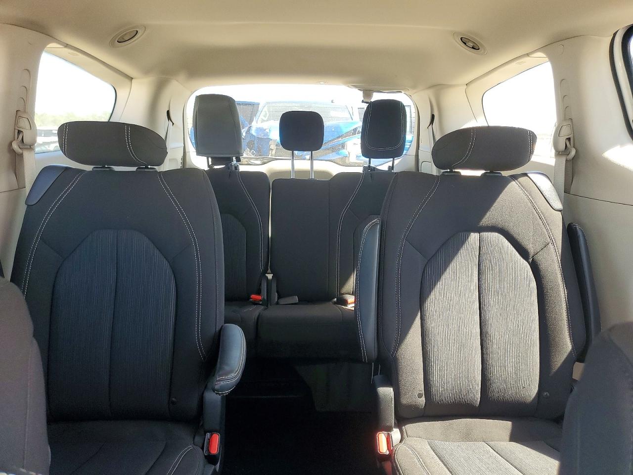 2024 CHRYSLER VOYAGER LX photo 19