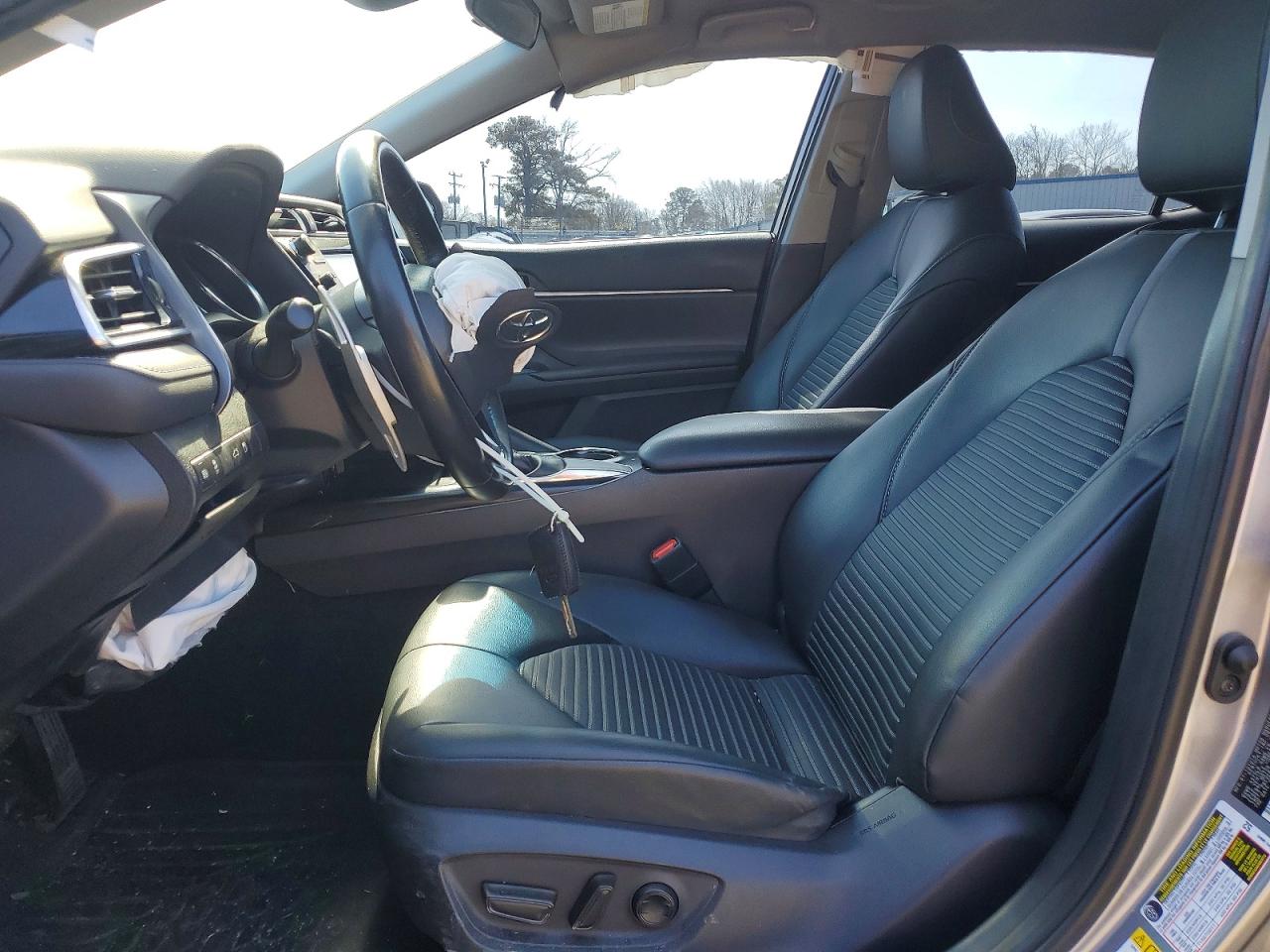 2018 TOYOTA CAMRY SE photo 19
