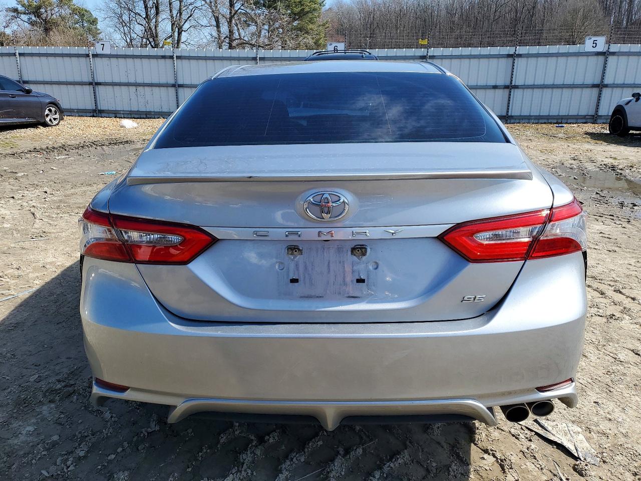2018 TOYOTA CAMRY SE photo 16