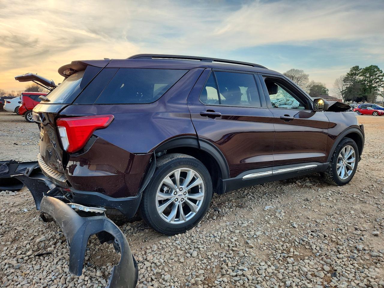 2023 FORD EXPLORER XLT photo 5