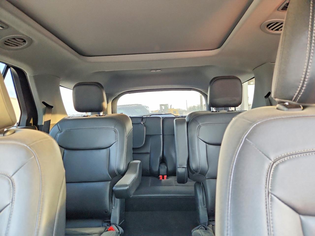 2023 FORD EXPLORER XLT photo 19