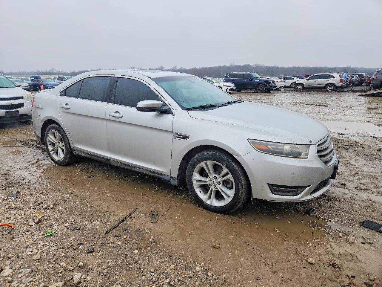 2015 FORD TAURUS SEL photo 4