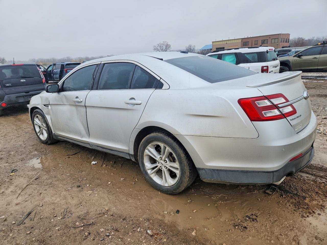 2015 FORD TAURUS SEL photo 2