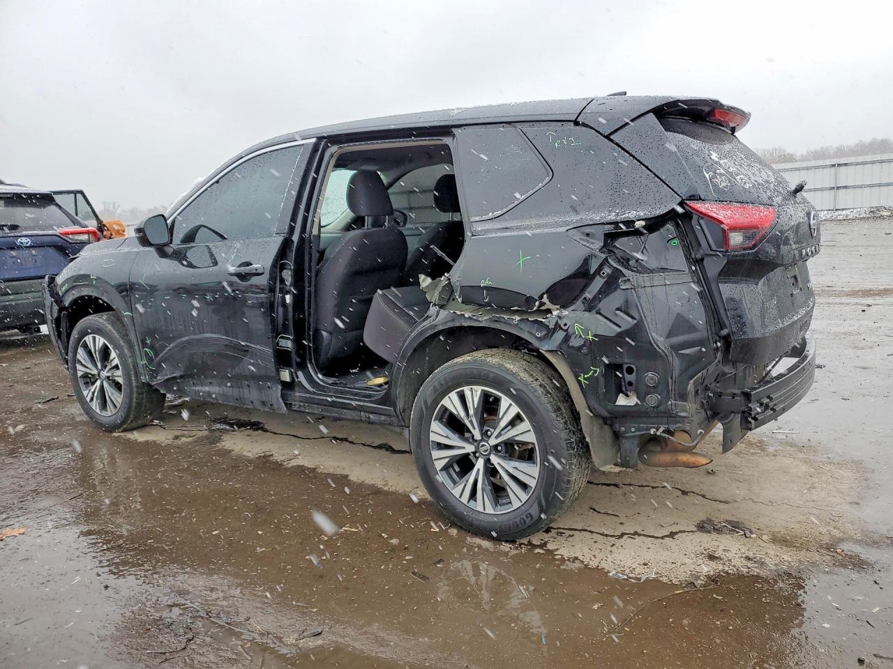 2021 NISSAN ROGUE SV photo 2