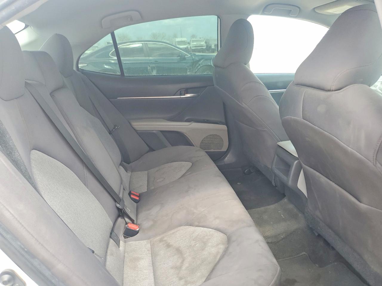 2020 TOYOTA CAMRY LE photo 28